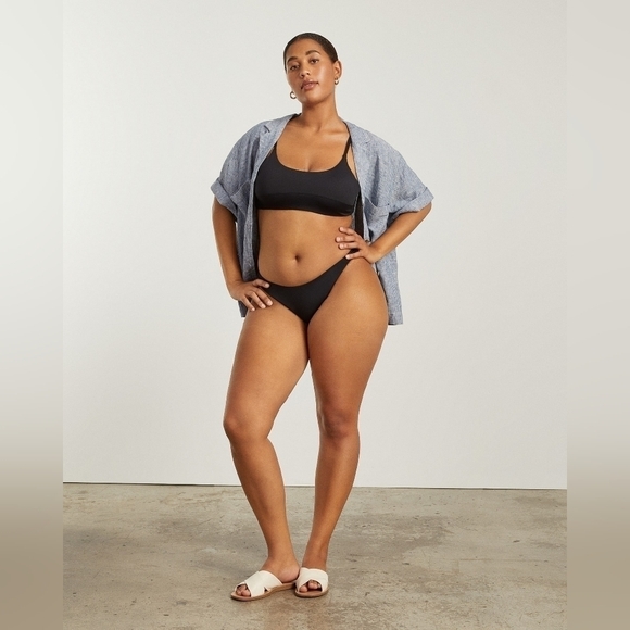 Everlane The Scoop-Neck Bikini Top in Black in Size Large - Picture 3 of 15